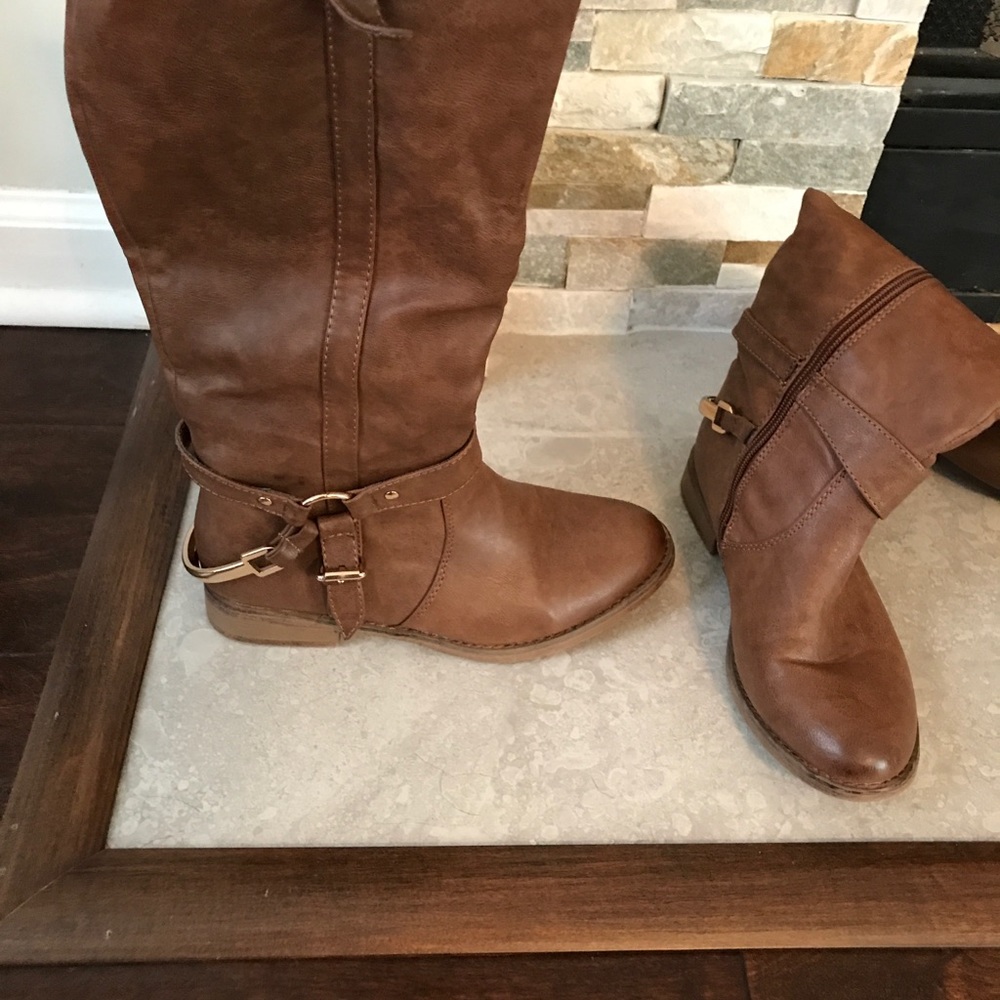Very lightly worn riding boots!